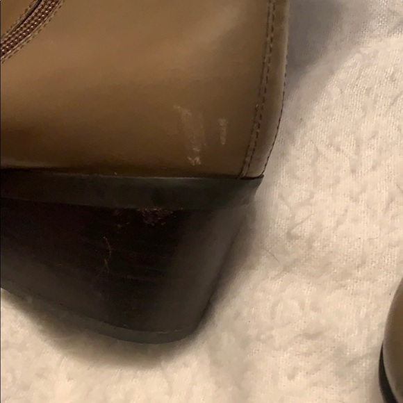 B. Makowsky Boots - Picture 7 of 8